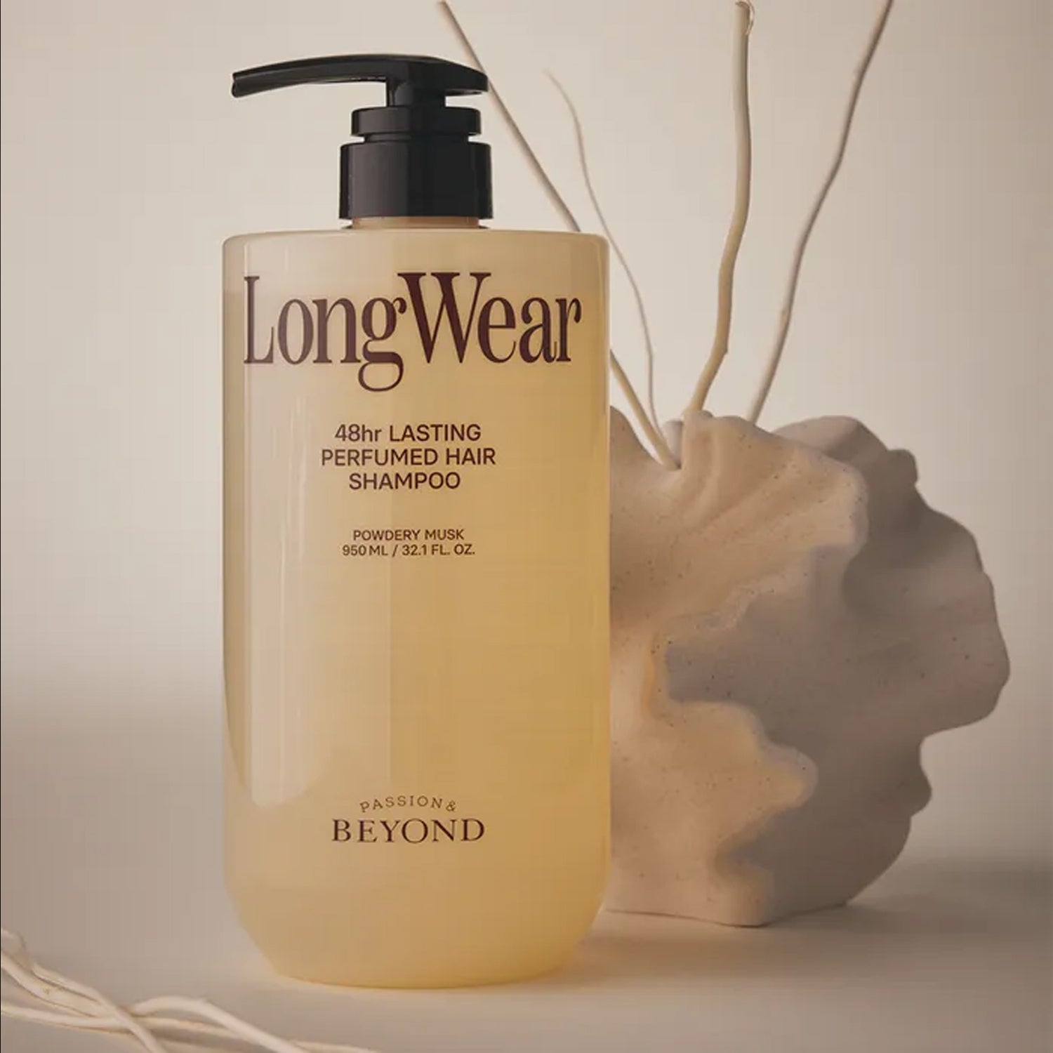 BEYOND Longwear Perfumed Hair Shampoo Powdery Musk 950ml