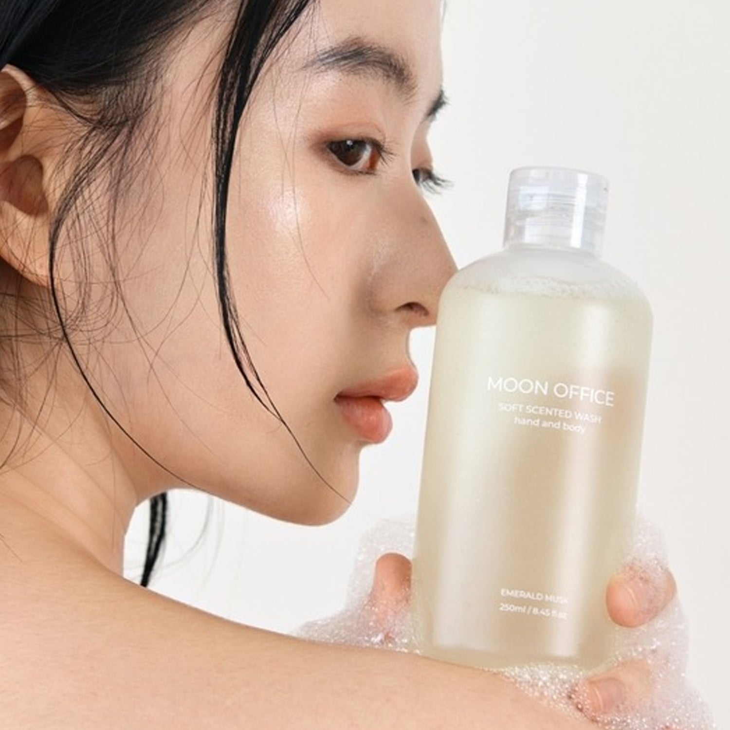 MOON OFFICE Emerald Musk Hand & Body Wash 250ml