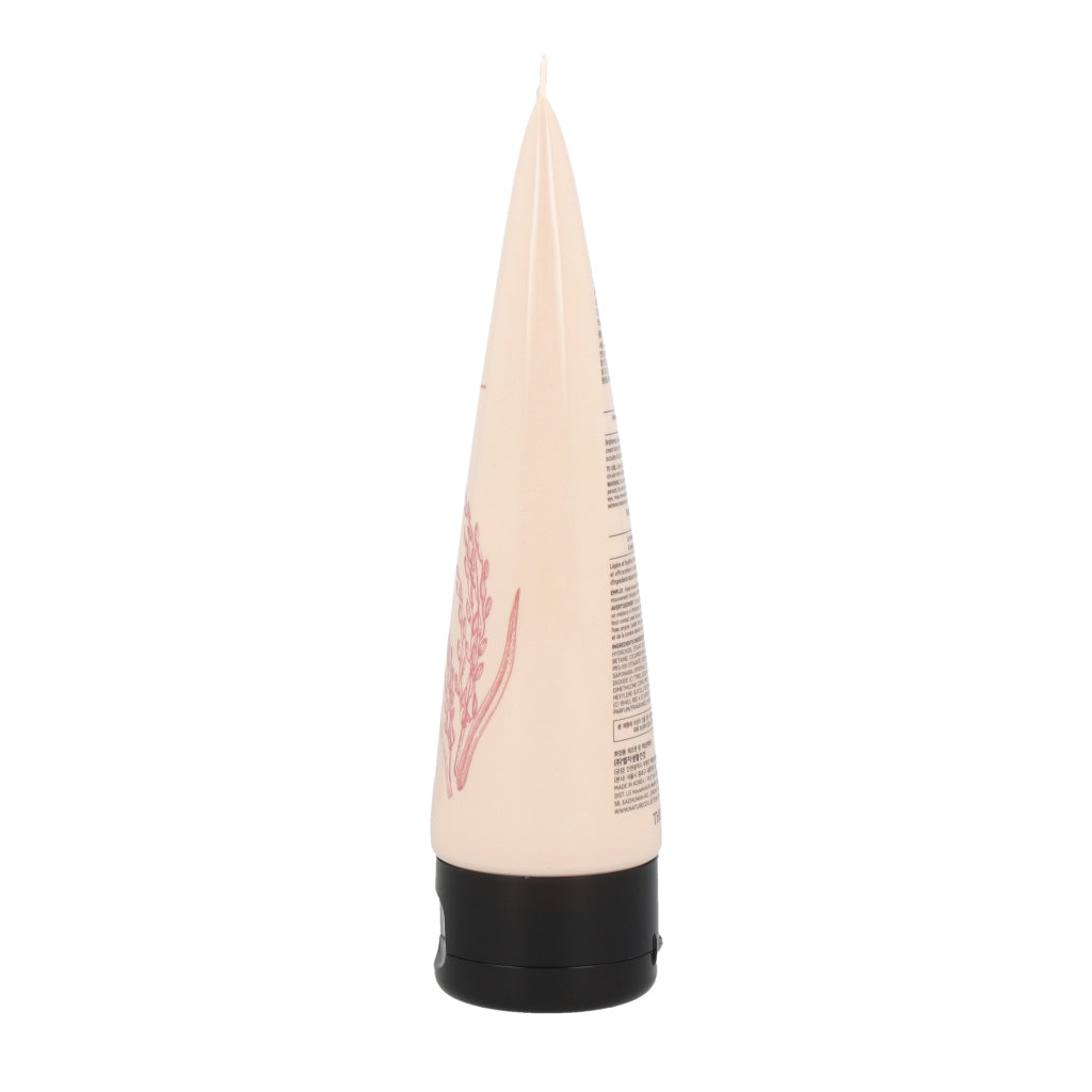 Maintains skin moisture and prevents dryness, leaving the skin feeling soft and smooth.