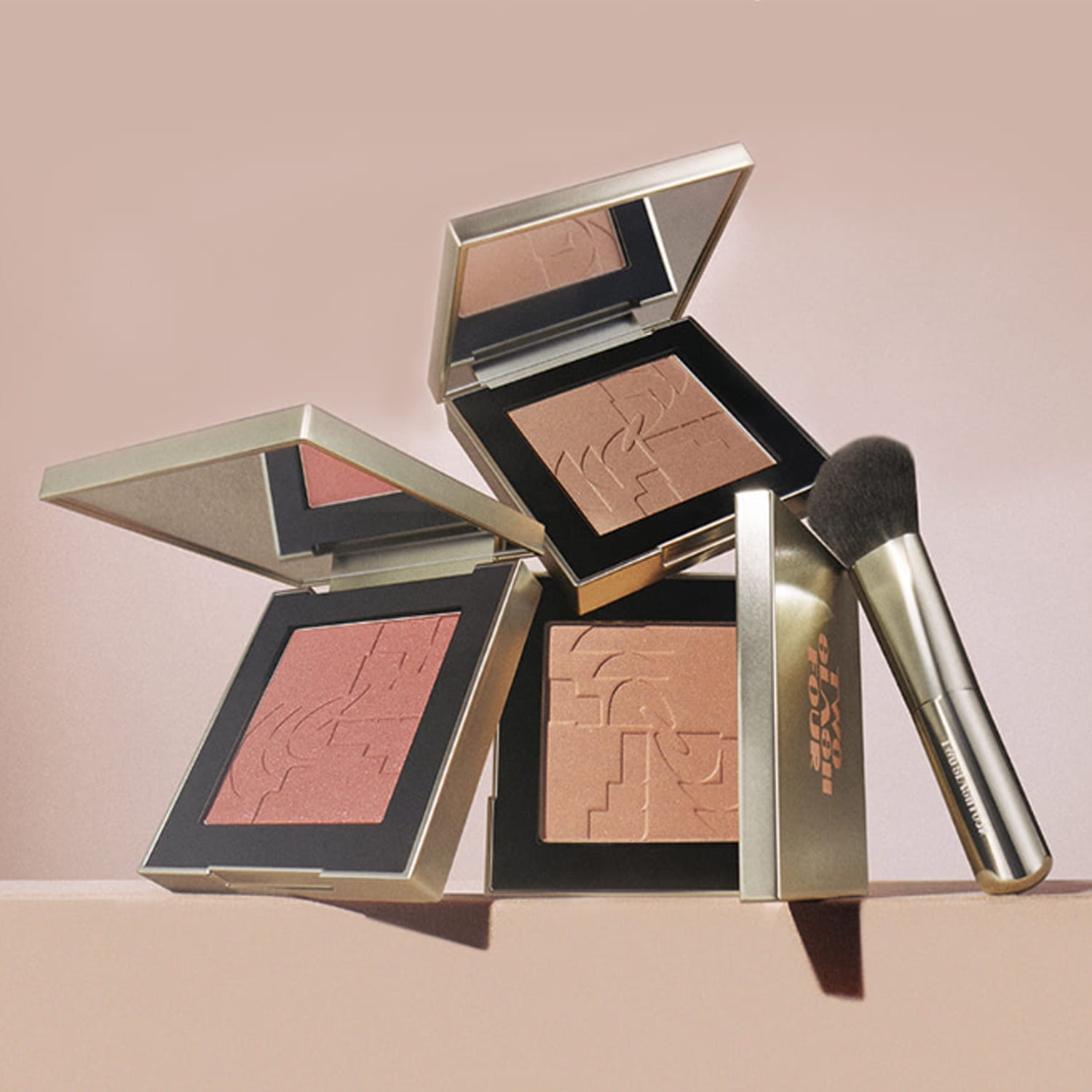 TWO SLASH FOUR All Over Face Blush 5.5g