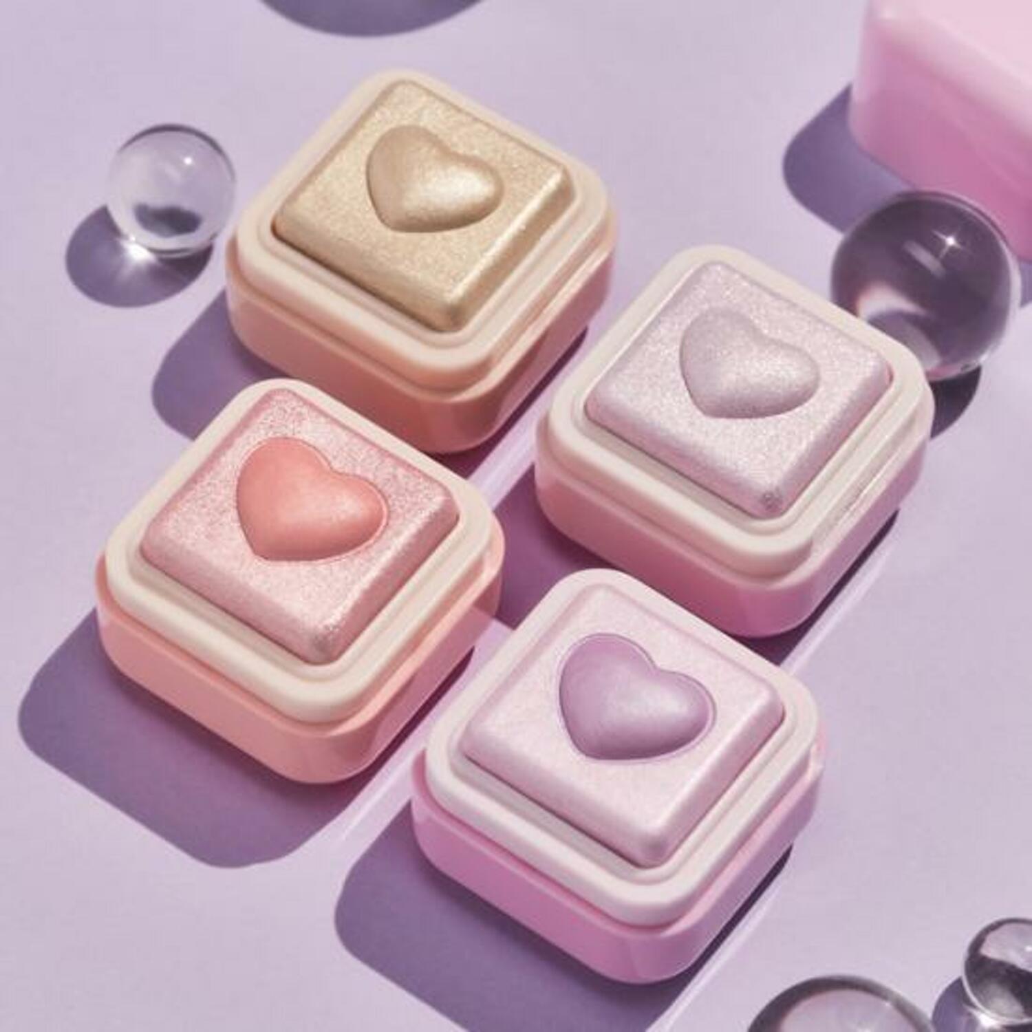 Enhance your look with Colorgram Milk Bling Heartlighter 2.2g, a luminous highlighter.