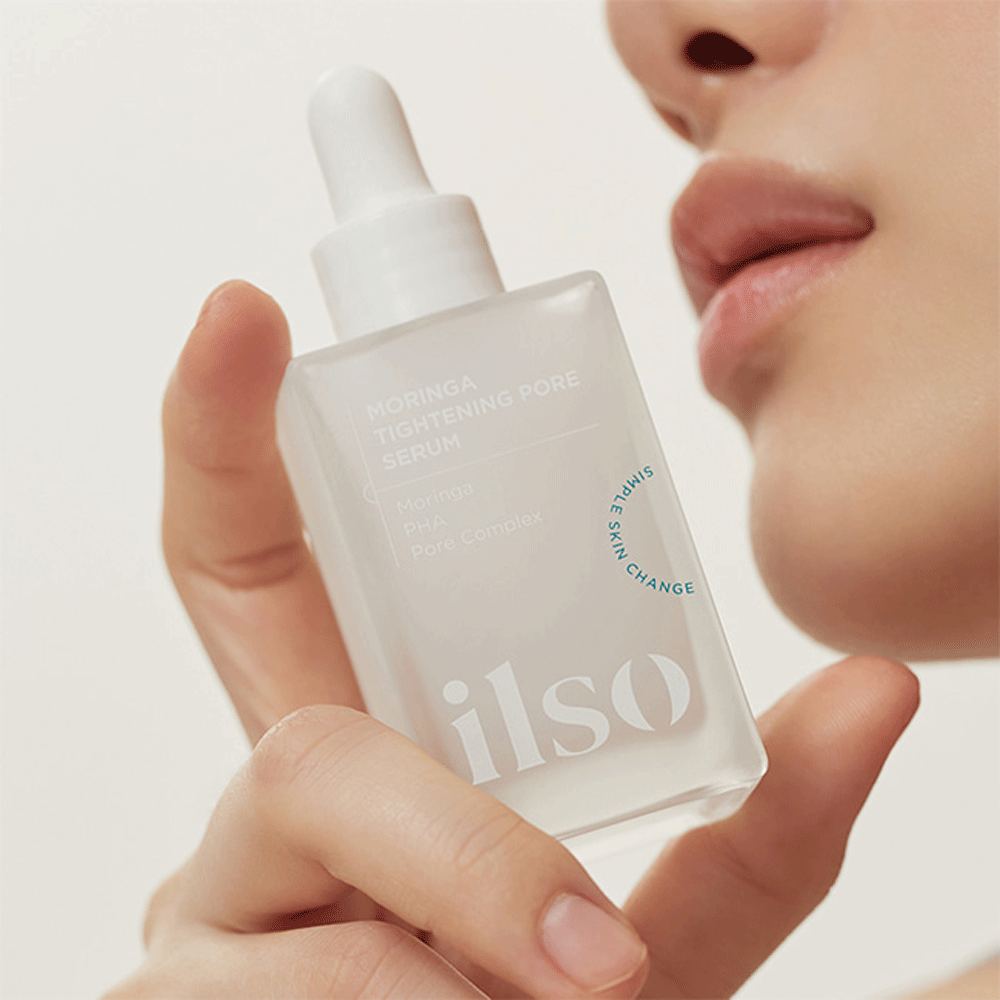 Infused with moringa extract, this serum helps to tighten and refine pores while providing hydration and nourishment.