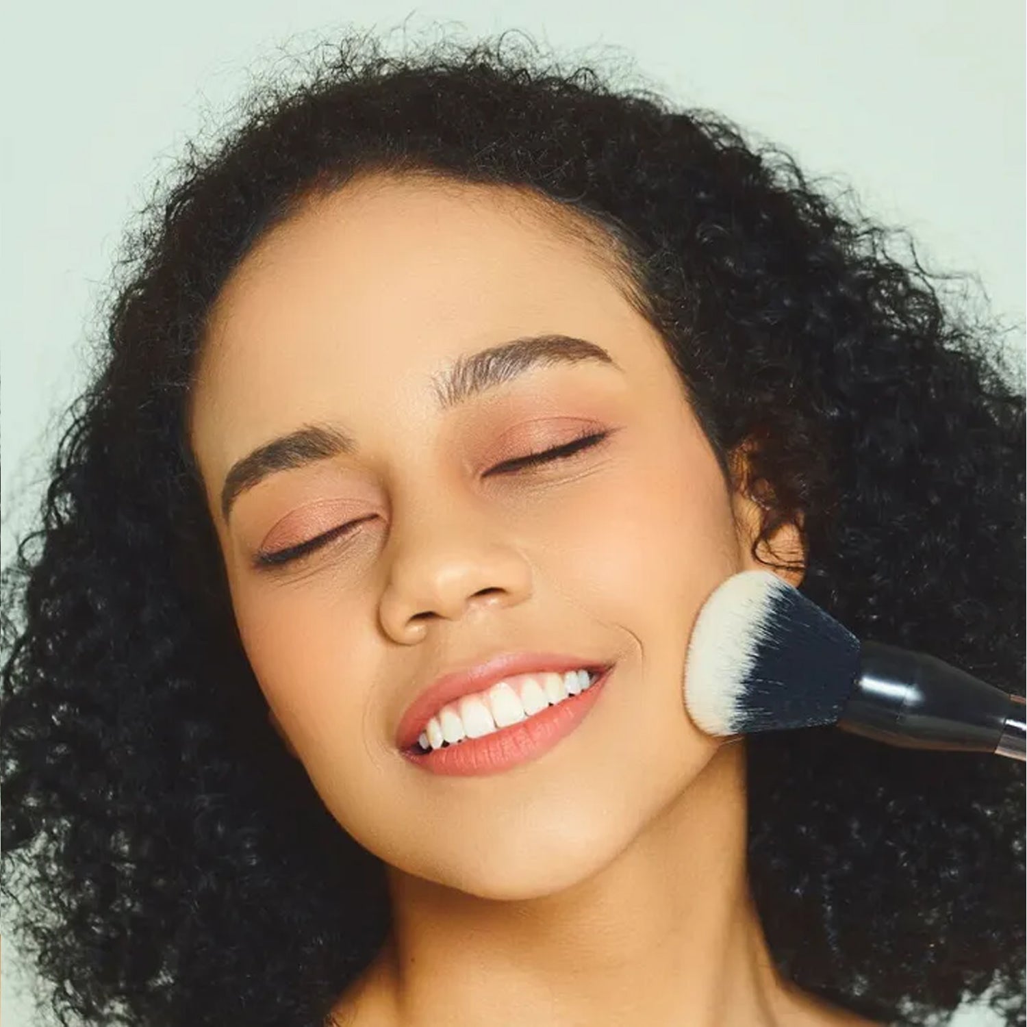 ohgnus 002 Powder & Blusher Brush